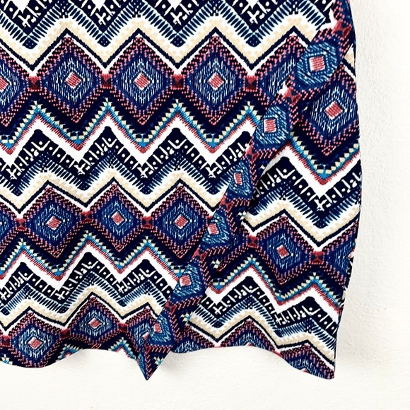 BONGO | Zig-Zag Tribal Print Short-Sleeved Bodycon Dress - Picture 4 of 6